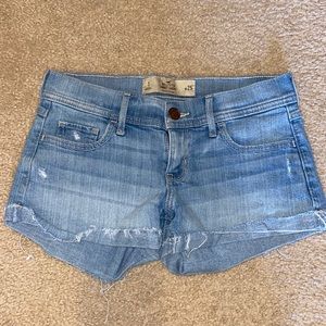 Hollister size 25 low rise shorts